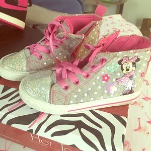 Disney Minnie Mouse shoes.. pink satin laces